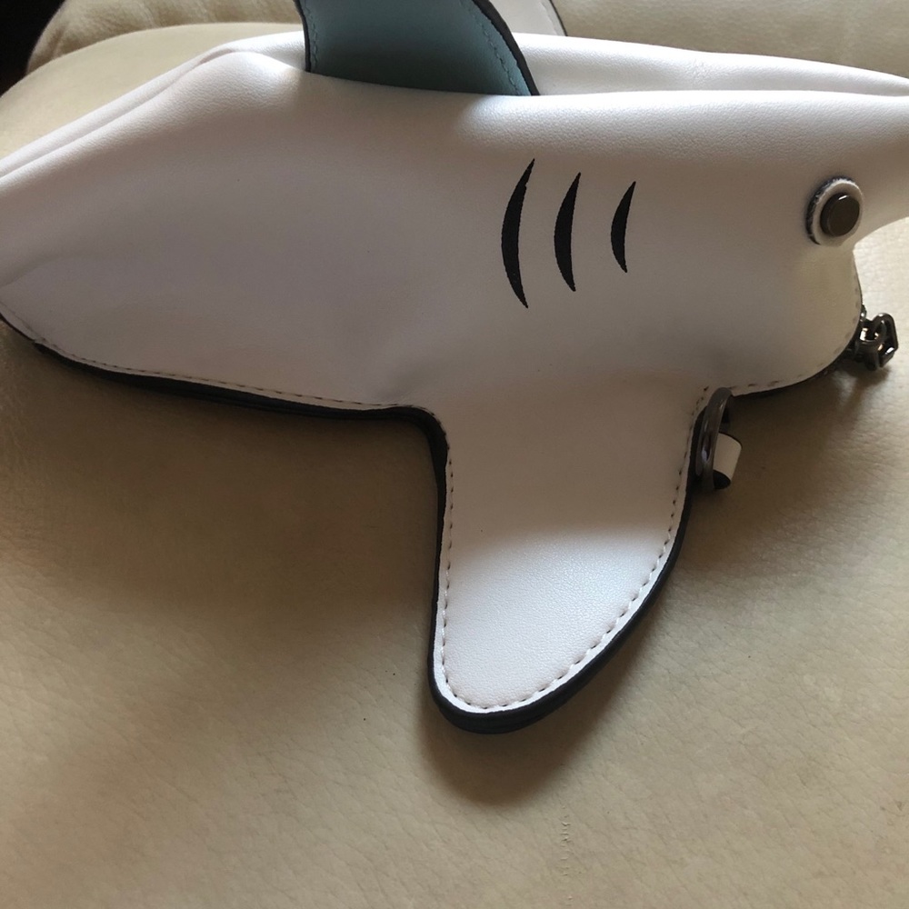 Adorable Great White Shark 🦈 bag - Picture 5 of 6